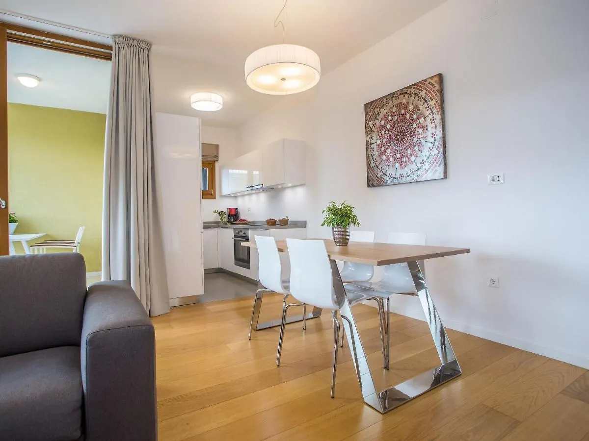Maj - Ana - Luxury Family Apartments With Pool Poreč