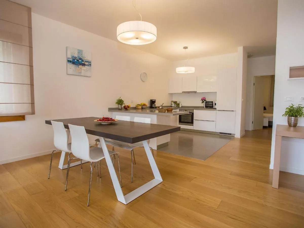 Maj - Ana - Luxury Family Apartments With Pool Porec Croazia
