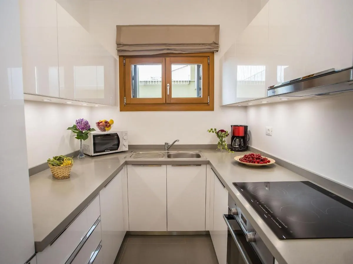Maj - Ana - Luxury Family Apartments With Pool Poreč