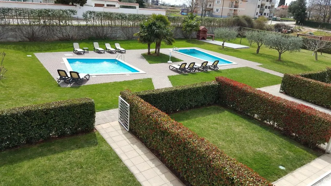 Maj - Ana - Luxury Family Apartments With Pool Porec